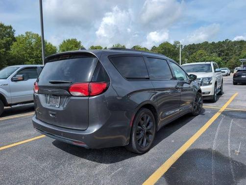 2020 Chrysler Pacifica Touring-L