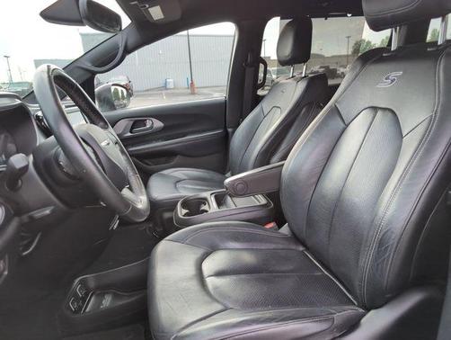 2020 Chrysler Pacifica Touring-L