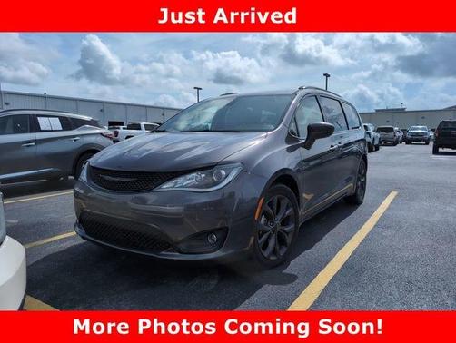 2020 Chrysler Pacifica Touring-L