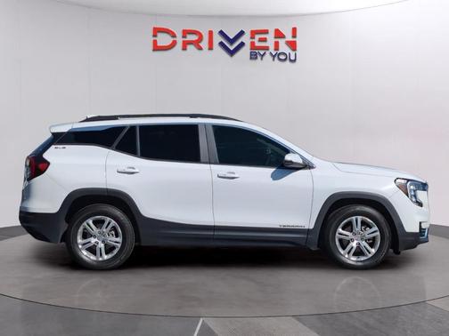 Summit White 2022 GMC Terrain SLE