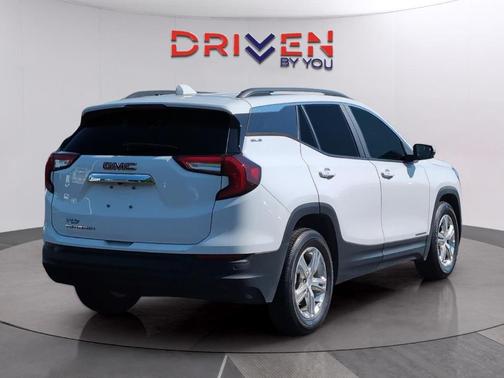 Summit White 2022 GMC Terrain SLE