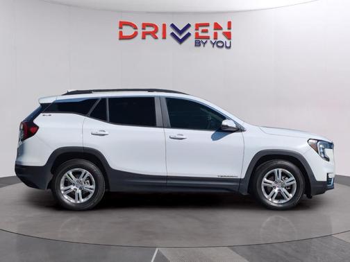 Summit White 2022 GMC Terrain SLE