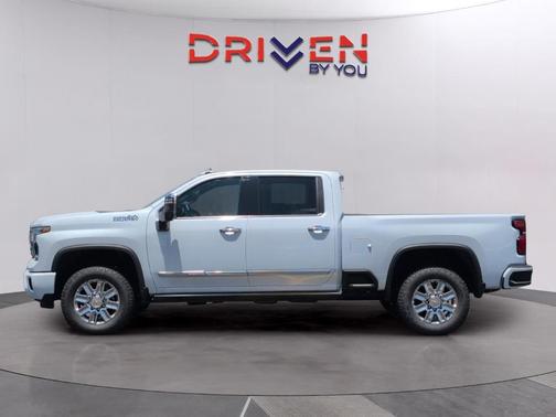 Polar White 2026 Chevrolet Silverado 2500 High Country