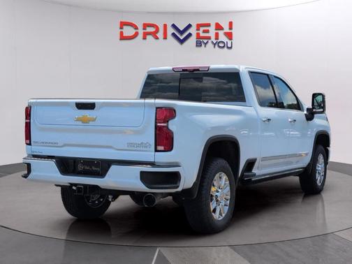 Polar White 2026 Chevrolet Silverado 2500 High Country