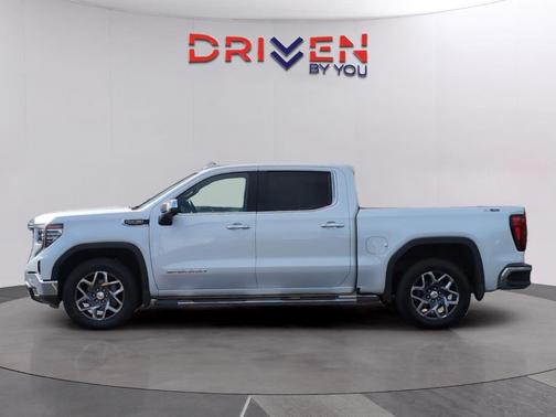 White Frost Tri-Coat 2022 GMC Sierra 1500 SLT