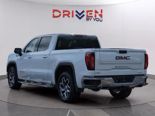 White Frost Tri-Coat 2022 GMC Sierra 1500 SLT