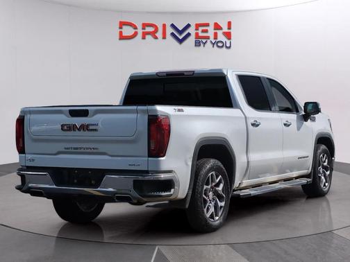 White Frost Tri-Coat 2022 GMC Sierra 1500 SLT