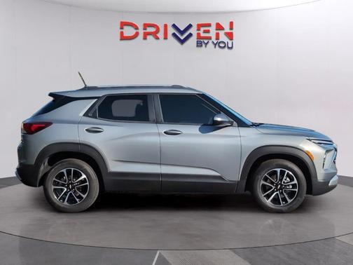 Sterling Gray Metallic 2025 Chevrolet Trailblazer LT