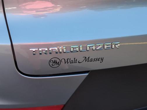 Sterling Gray Metallic 2025 Chevrolet Trailblazer LT