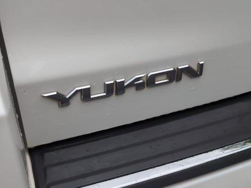 White Frost Tri-Coat 2018 GMC Yukon Denali