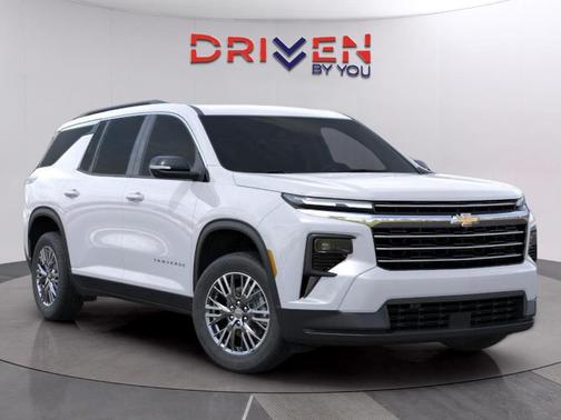 Summit White 2026 Chevrolet Traverse LT