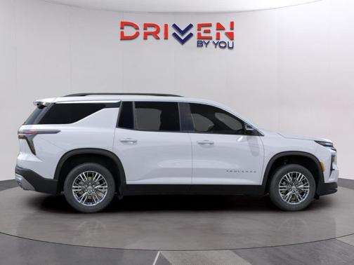 Summit White 2026 Chevrolet Traverse LT