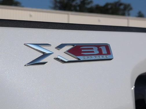 Glacier White 2026 GMC Sierra 2500 SLT