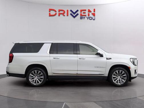 White Frost Tri-Coat 2022 GMC Yukon XL Denali