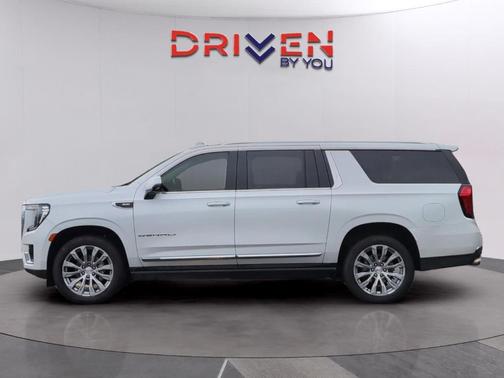 White Frost Tri-Coat 2022 GMC Yukon XL Denali