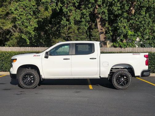 Summit White 2026 Chevrolet Silverado 1500 Custom Trail Boss