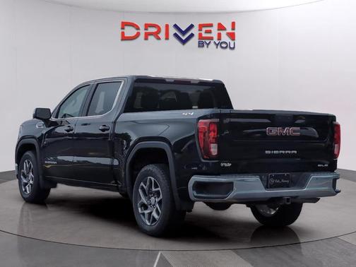 Onyx Black 2022 GMC Sierra 1500 SLE