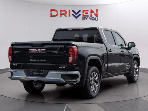 Onyx Black 2022 GMC Sierra 1500 SLE