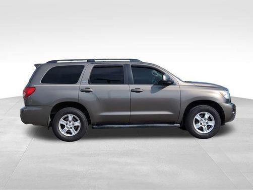 2016 Toyota Sequoia SR5