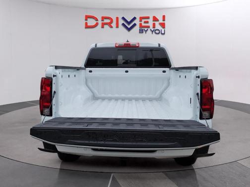 Summit White 2026 Chevrolet Colorado LT
