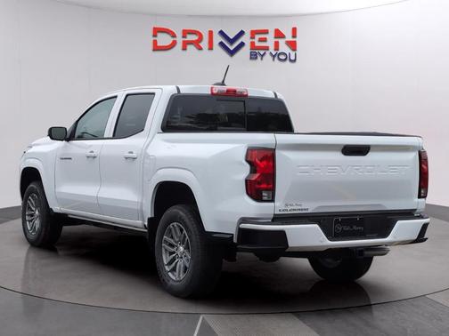 Summit White 2026 Chevrolet Colorado LT