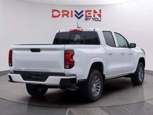 Summit White 2026 Chevrolet Colorado LT