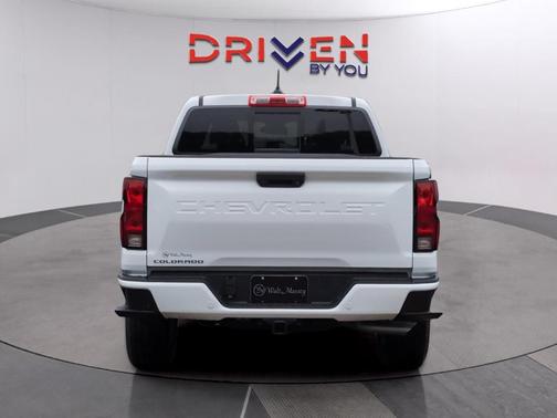 Summit White 2026 Chevrolet Colorado LT
