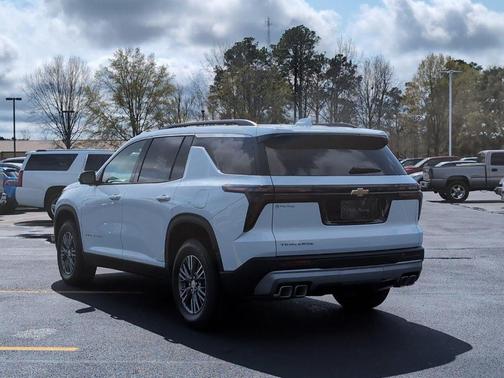 Polar White 2026 Chevrolet Traverse LT