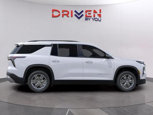 Summit White 2026 Chevrolet Traverse LT