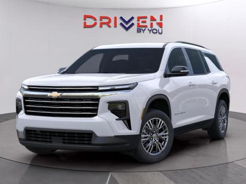 Summit White 2026 Chevrolet Traverse LT
