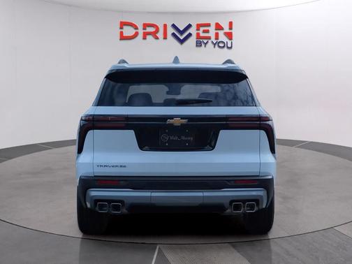 Summit White 2026 Chevrolet Traverse LT