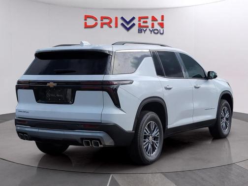 Summit White 2026 Chevrolet Traverse LT