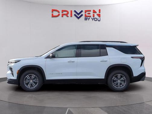 Summit White 2026 Chevrolet Traverse LT