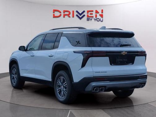 Summit White 2026 Chevrolet Traverse LT