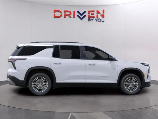 Summit White 2026 Chevrolet Traverse LT