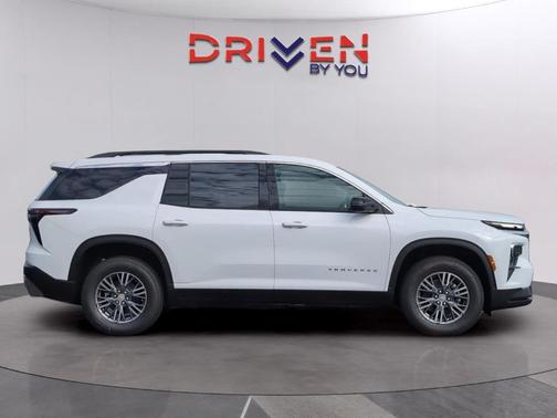 Summit White 2026 Chevrolet Traverse LT