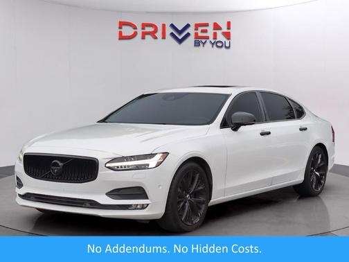 Crystal White Pearl Metallic 2018 Volvo S90 T6 Momentum