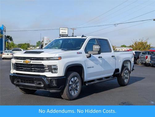 Summit White 2026 Chevrolet Silverado 2500 Custom