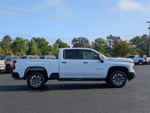 Summit White 2026 Chevrolet Silverado 2500 Custom
