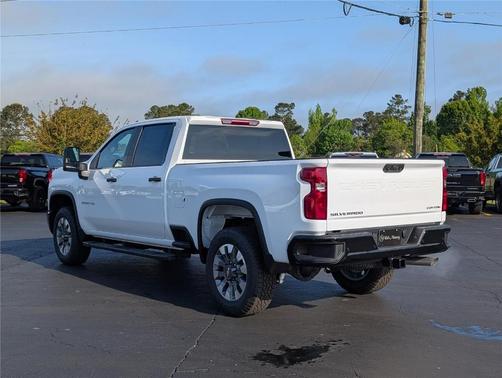 Summit White 2026 Chevrolet Silverado 2500 Custom