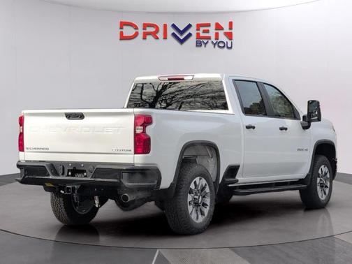 2026 Chevrolet Silverado 2500 Custom