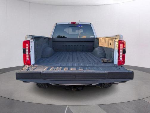 Oxford White 2024 Ford F-250 Lariat