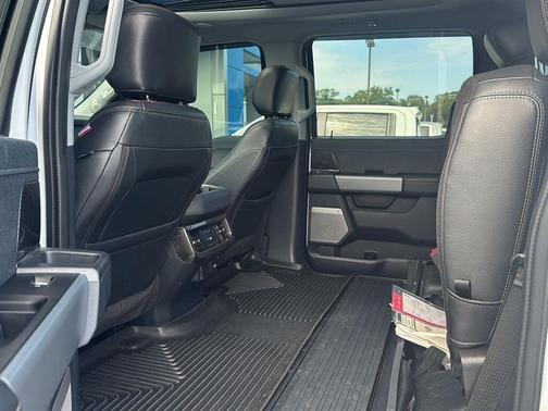 Oxford White 2024 Ford F-250 Lariat
