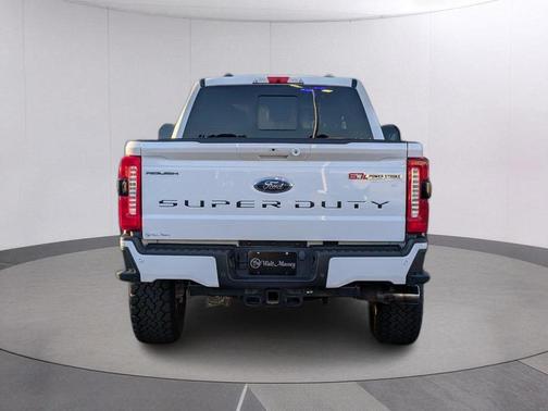 Oxford White 2024 Ford F-250 Lariat