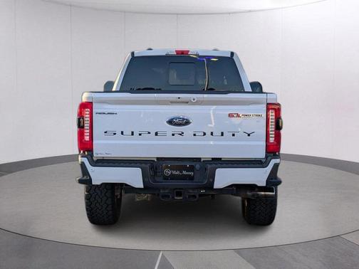 Oxford White 2024 Ford F-250 Lariat