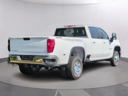 Summit White 2026 Chevrolet Silverado 3500 LT