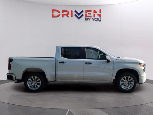 Summit White 2026 Chevrolet Silverado 1500 Custom
