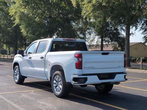 Summit White 2026 Chevrolet Silverado 1500 Custom