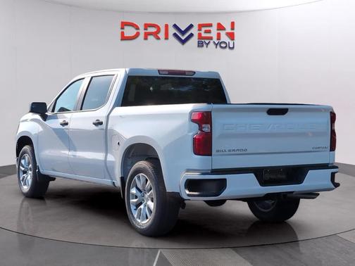 Summit White 2026 Chevrolet Silverado 1500 Custom