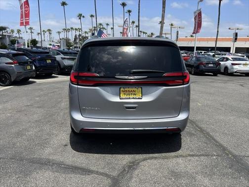 2021 Chrysler Pacifica Touring L